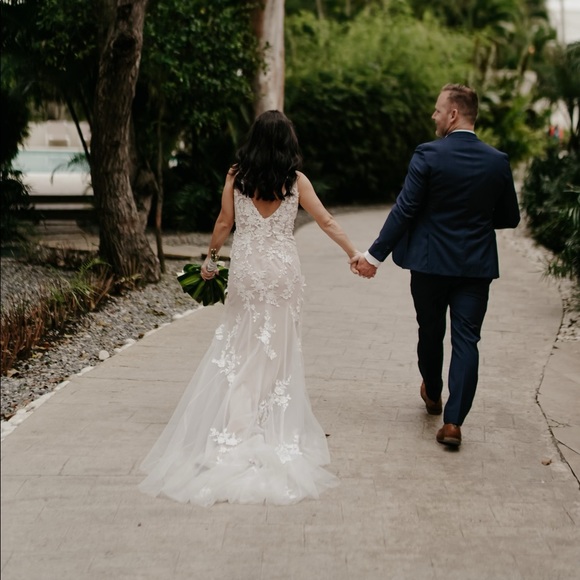 Size 10 Madi Lane Bridal dress worn for an hour retail is 2200$ save 1000& today - Picture 5 of 5